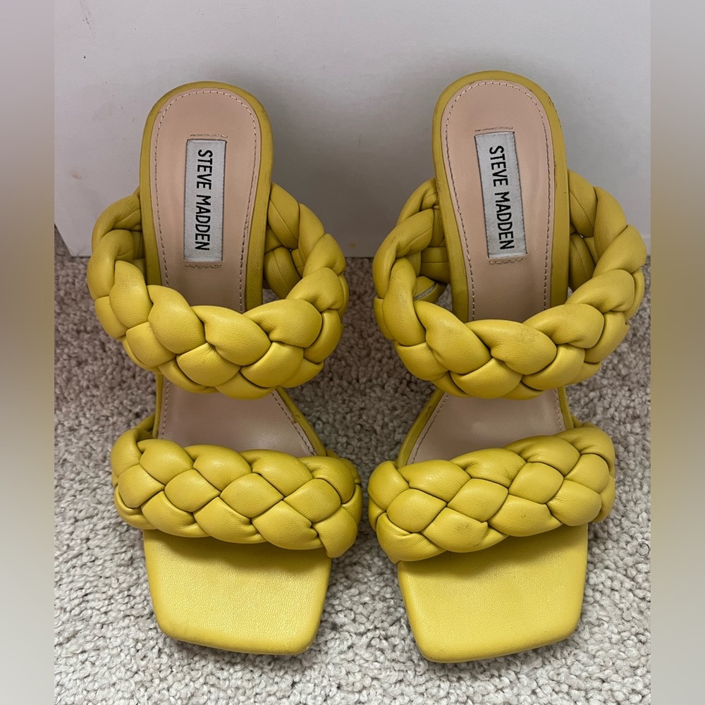 Women Size 8 Steve Madden Soft Lime Green Leather sandals